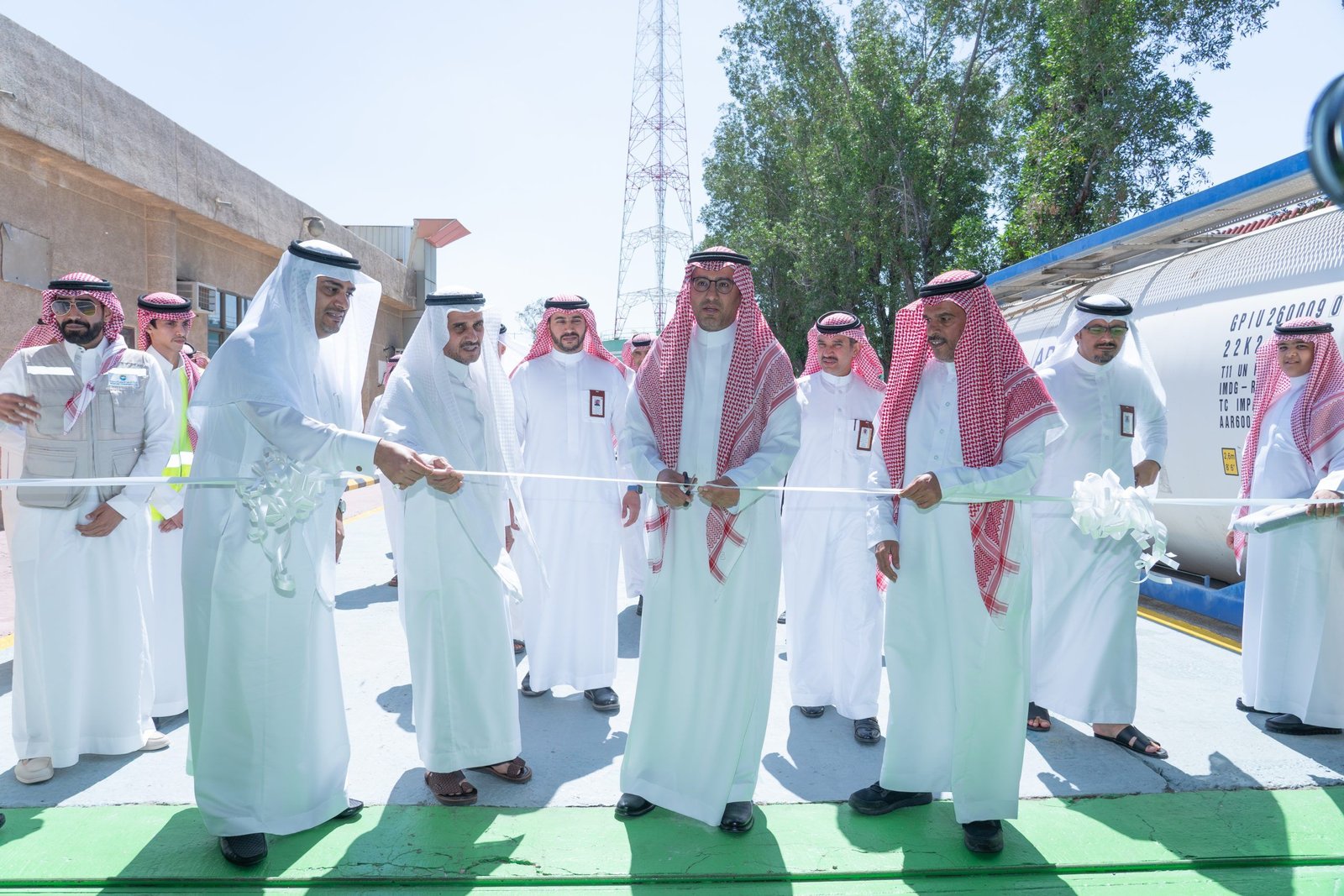 يوم الافتتاح في شركة الوقود الحيوي، قص الشريط